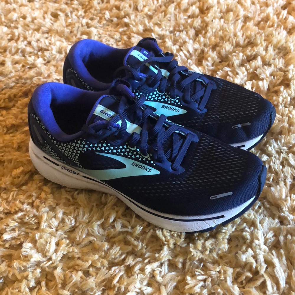 Brooks Womens Ghost 14 Neutral Running Shoe size 9  athletic Running Walking